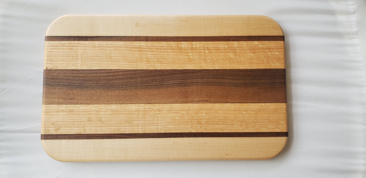 CUSTOM CRAFTED CHARCUTERIE BOARDS