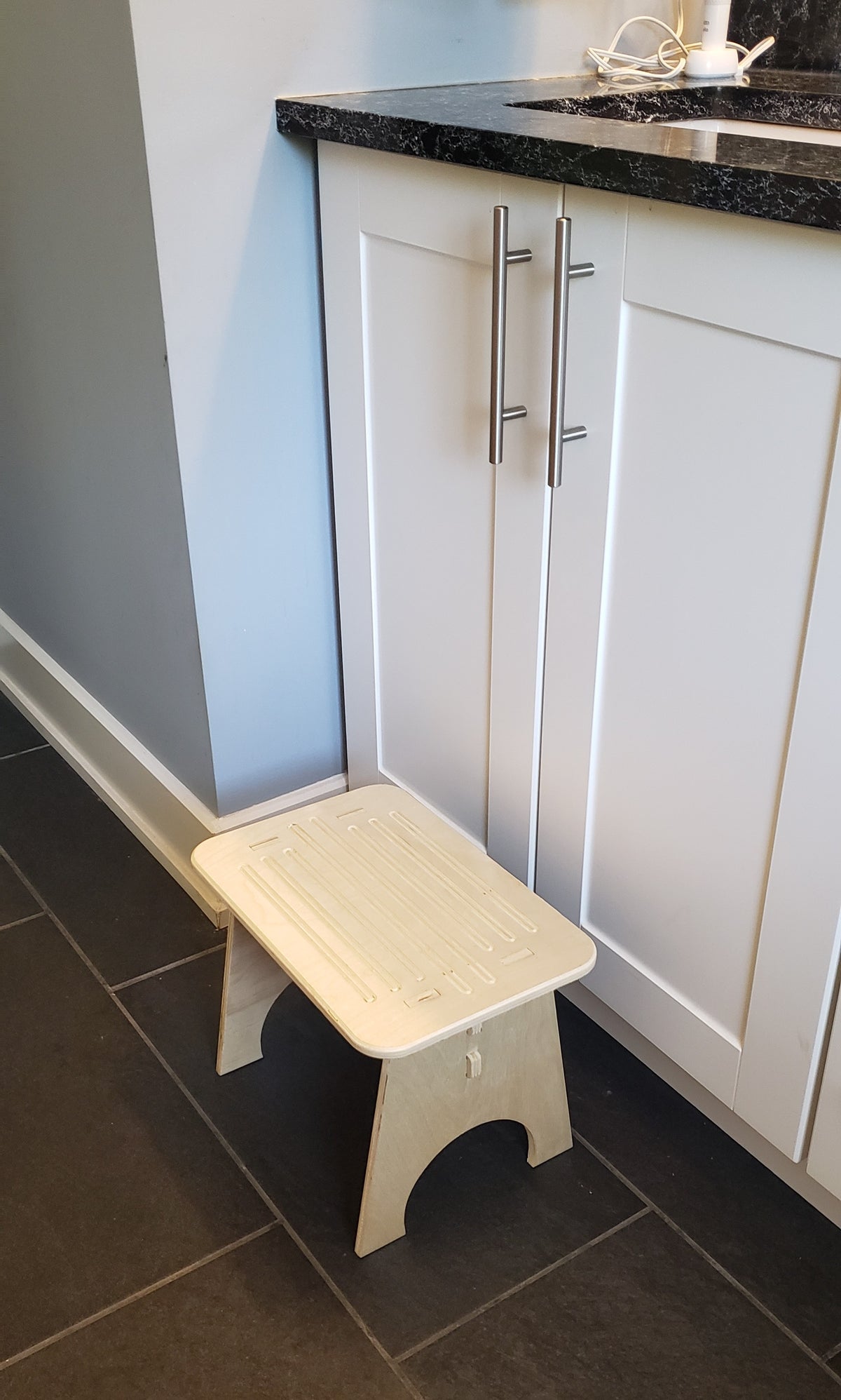 CHILD'S STEP STOOL