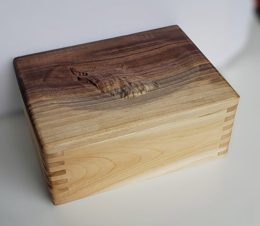 JEWELRY BOX WITH WOLF RELIEF CARVING
