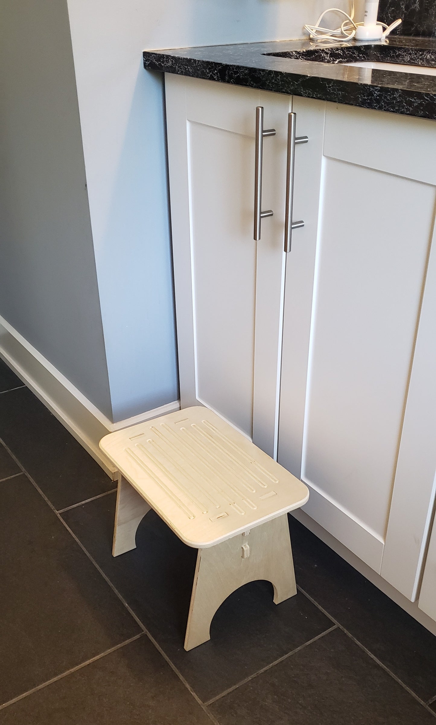 CHILDREN'S STOOL