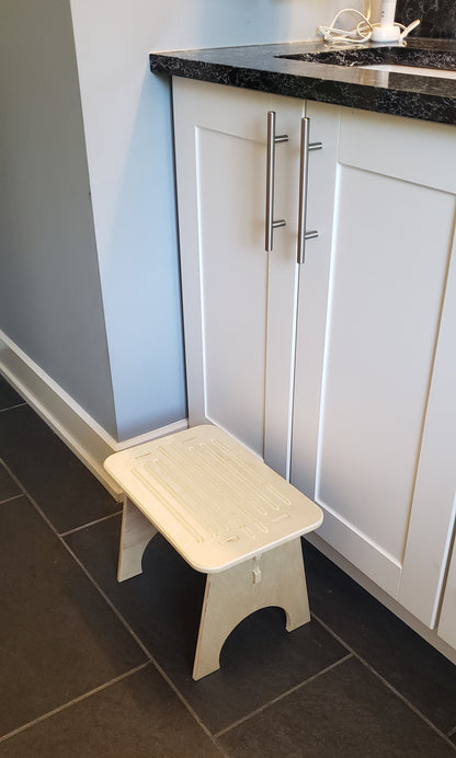 CHILDREN'S STOOL